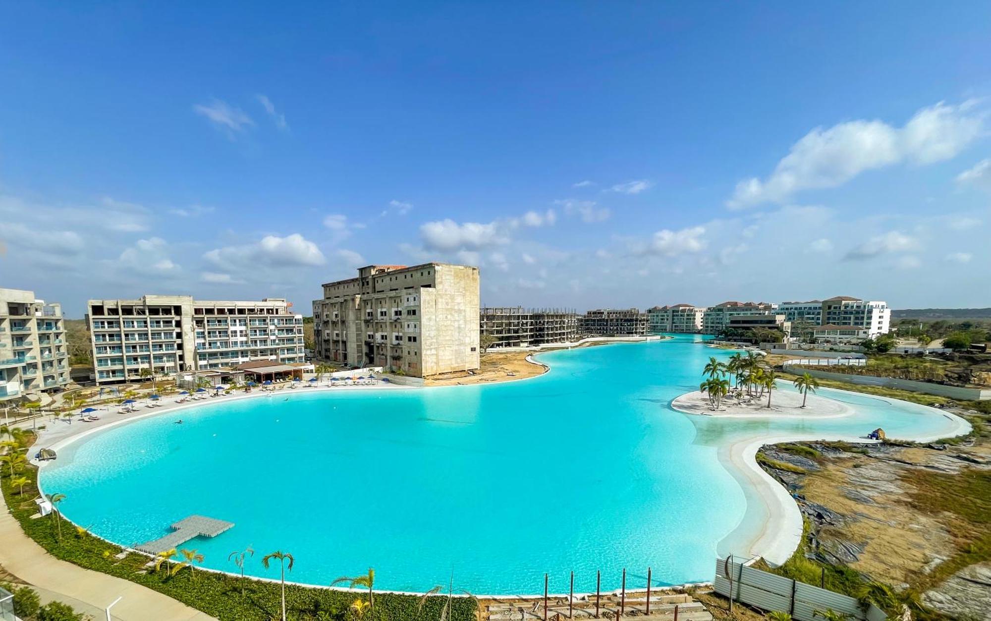 Nuevo Con Vista A Lagoon